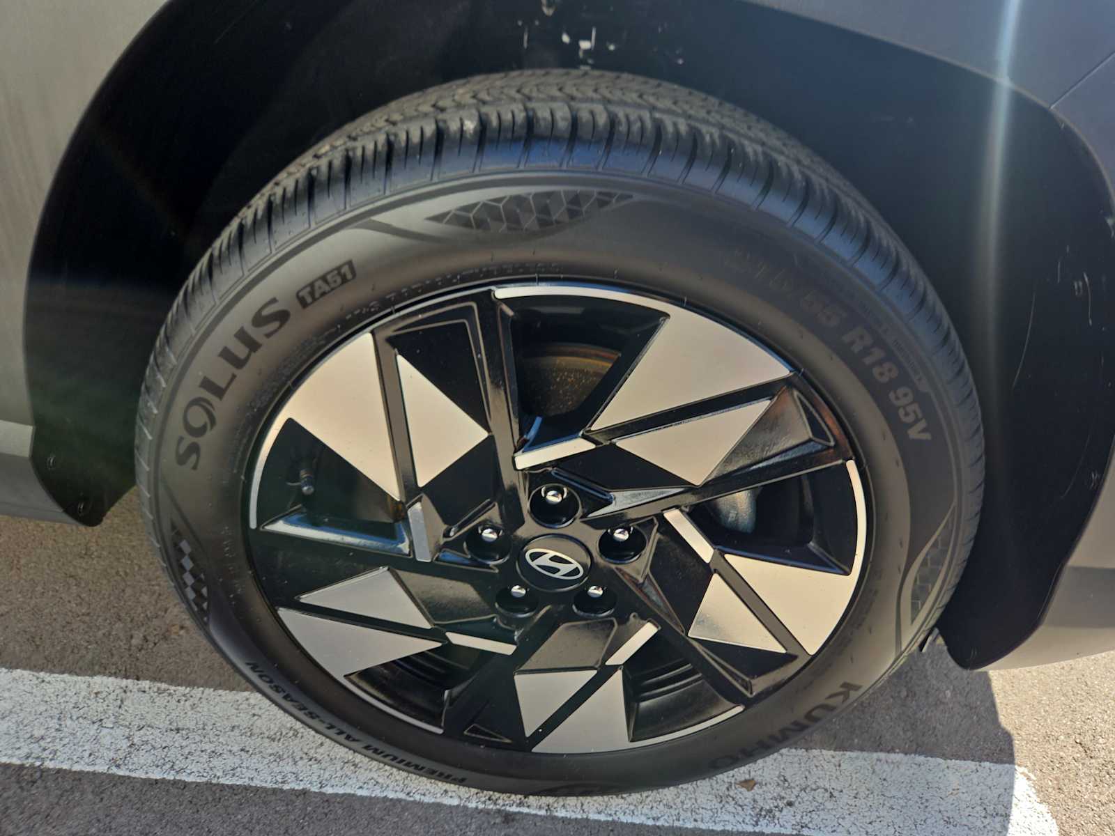 2024 Hyundai Kona SEL photo 2