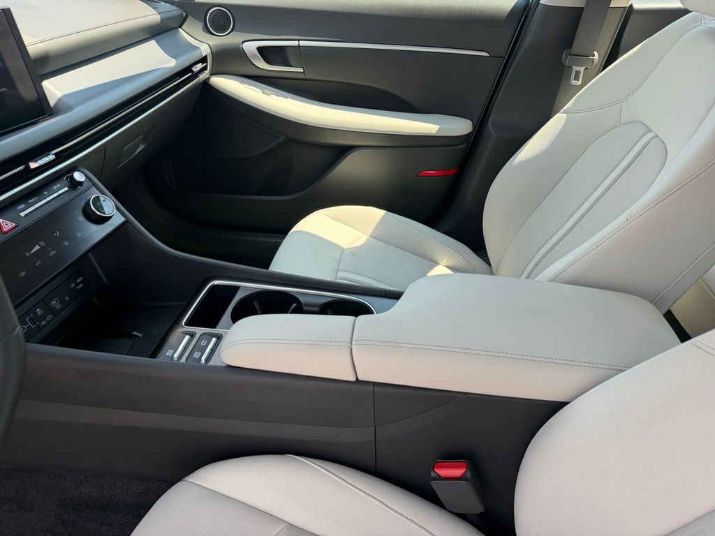 2025 Hyundai Sonata SEL - Photo 12