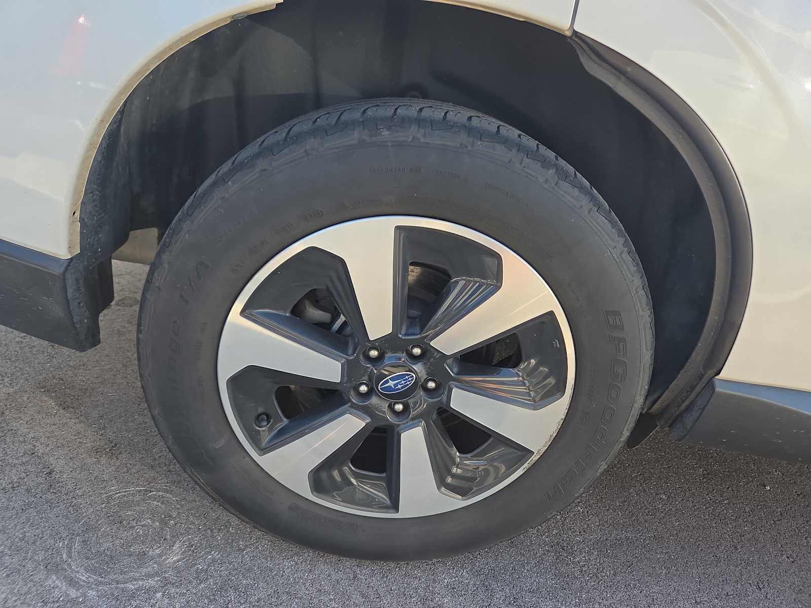 2017 Subaru Forester 2.5i Limited photo 2