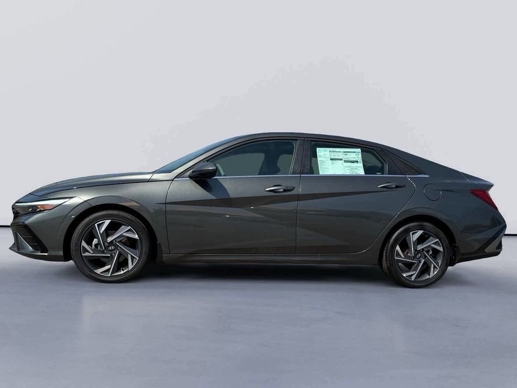 Used 2025 Hyundai Elantra SEL Convenience Sedan