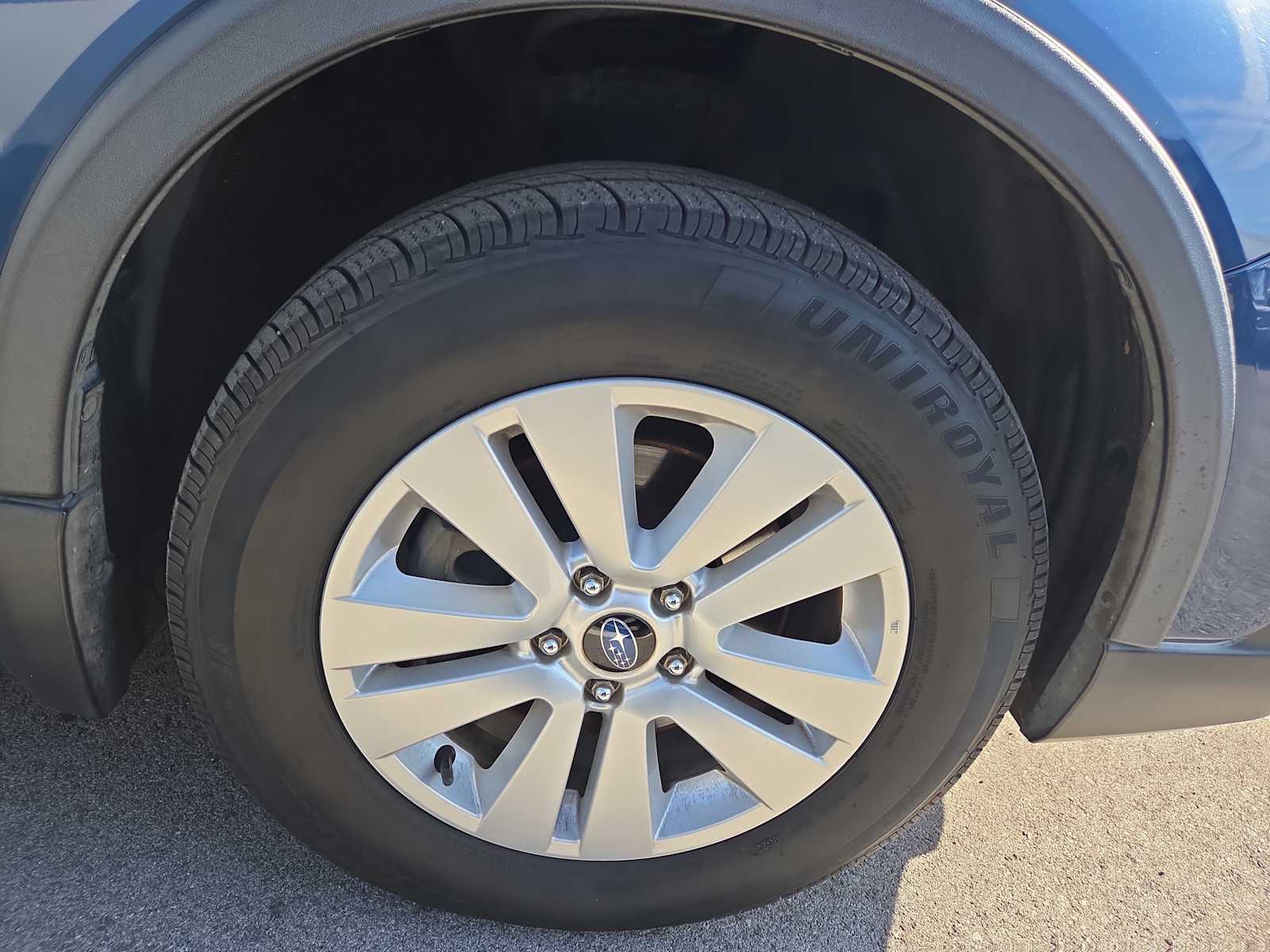 2019 Subaru Outback Premium photo 2
