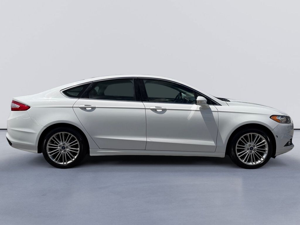 Used 2016 Ford Fusion SE Sedan