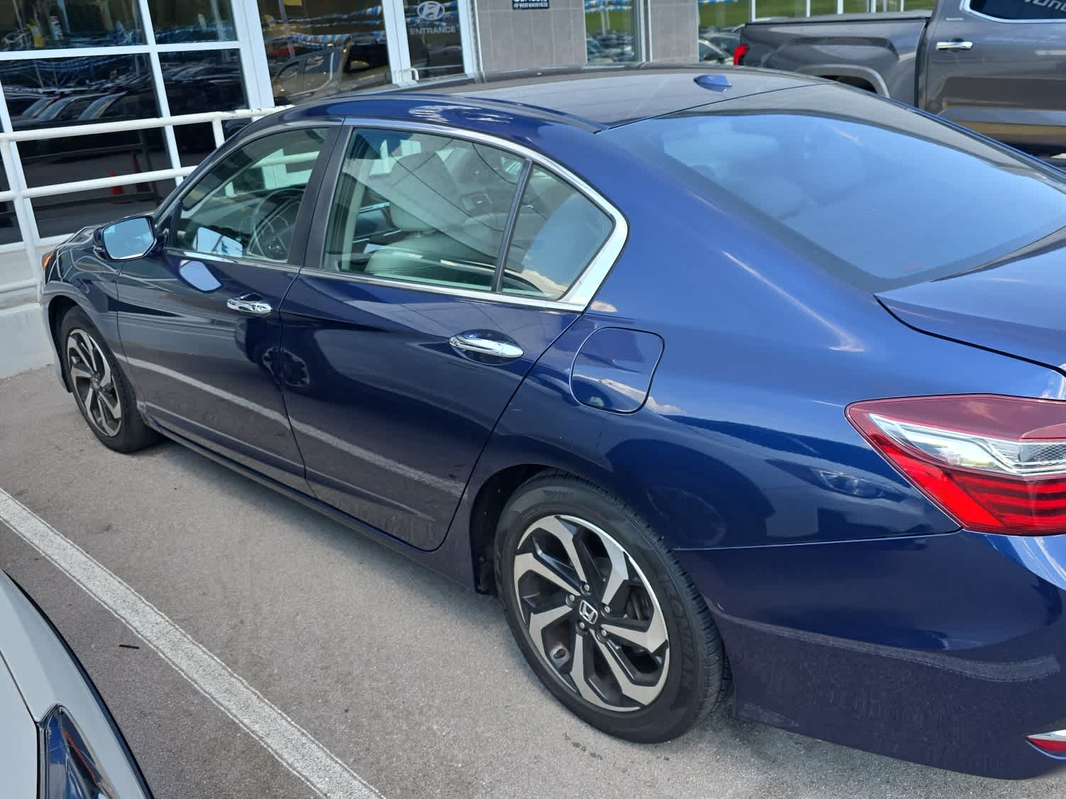 2017 Honda Accord EX-L photo 3