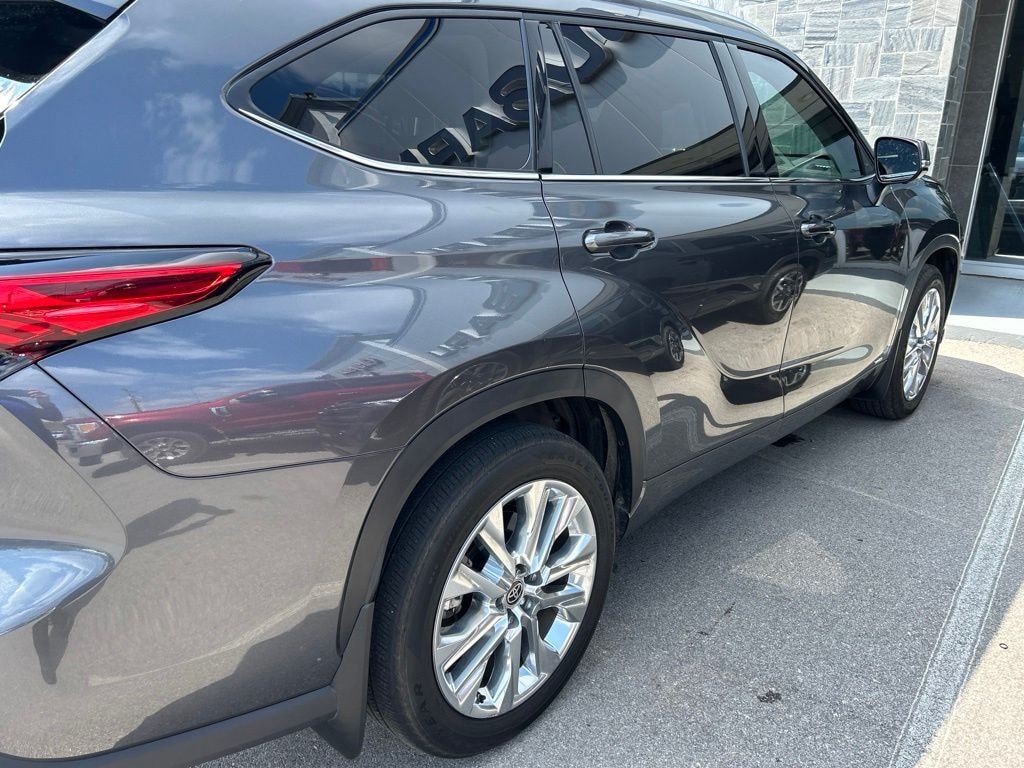 Used 2023 Toyota Highlander Hybrid Limited SUV