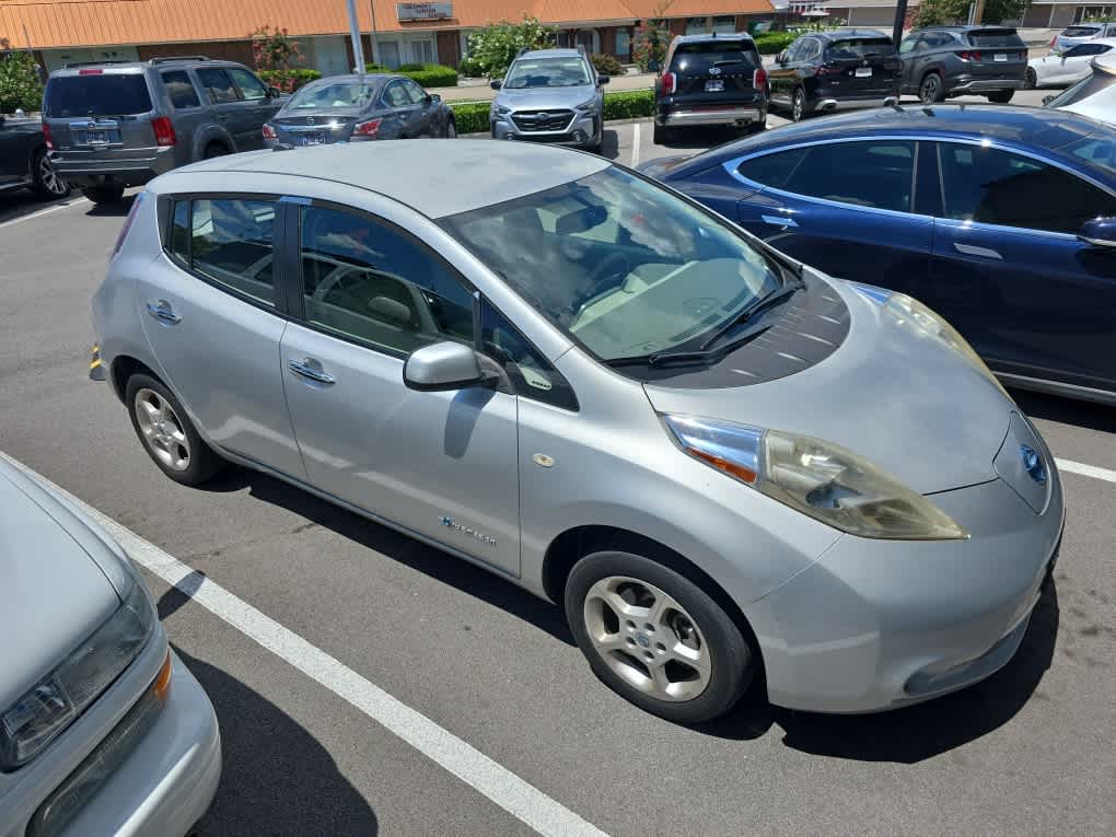 Used 2011 Nissan LEAF SV with VIN JN1AZ0CP9BT001915 for sale in Knoxville, TN