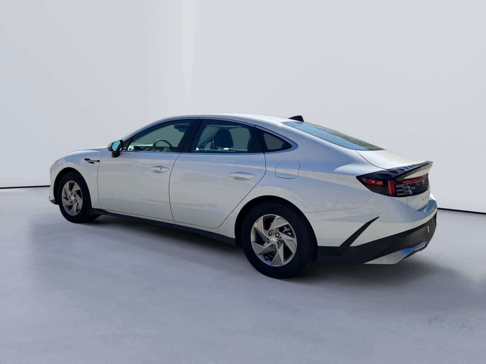 2025 Hyundai Sonata SE photo 3