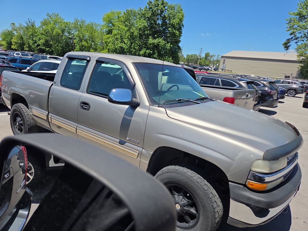 2001 Chevrolet Silverado 1500 1500 4WD Extended Cab SWB LS's photo
