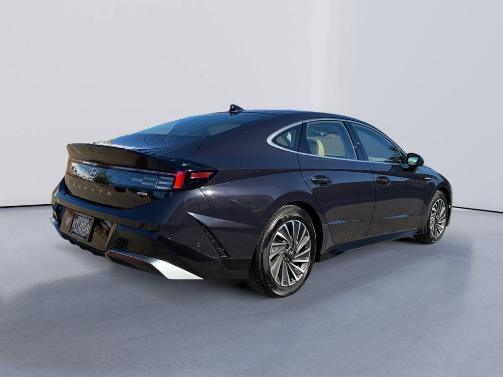 Used 2025 Hyundai Sonata Hybrid Limited Sedan