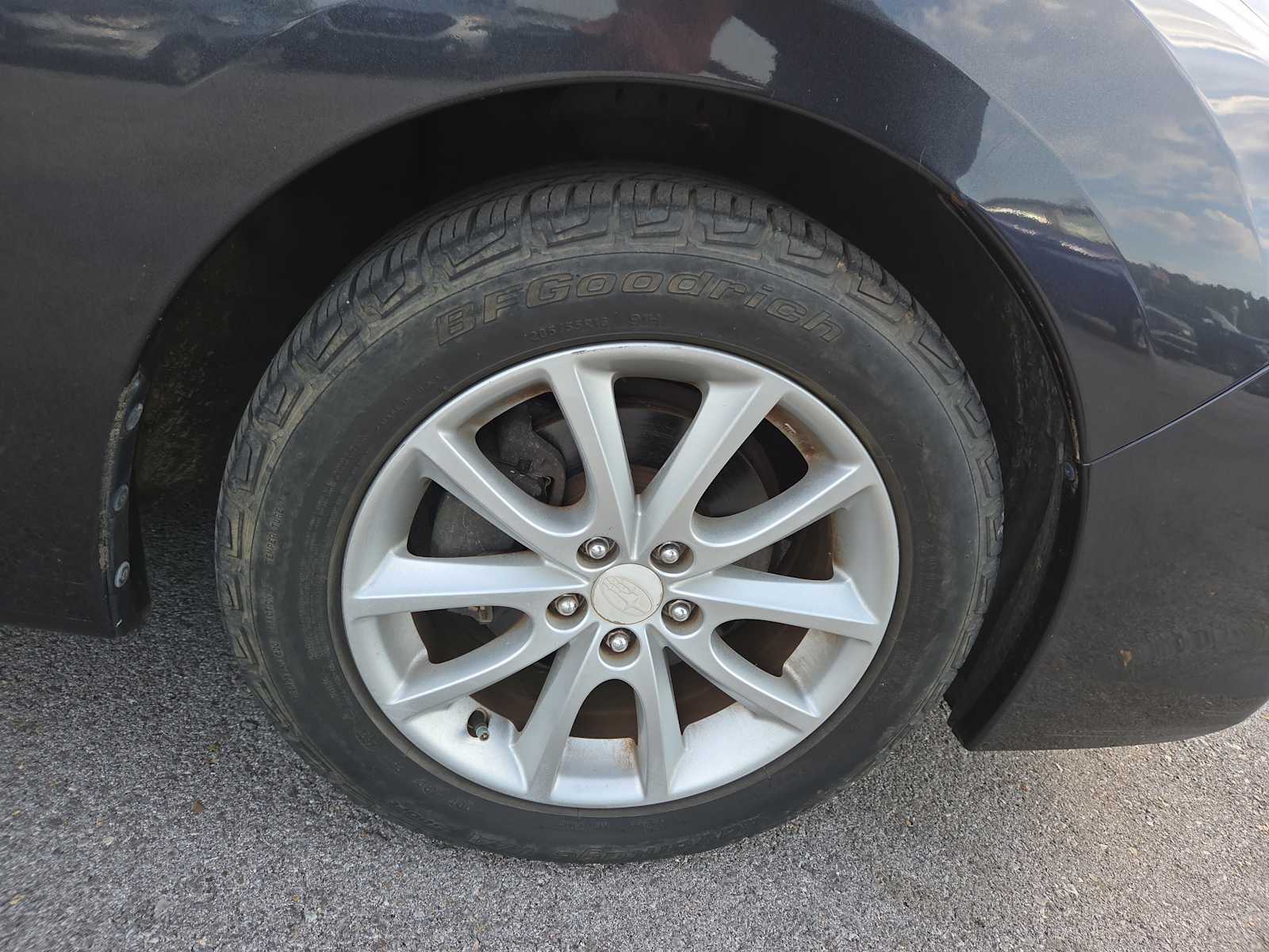 2013 Subaru Impreza 2.0i Premium photo 2