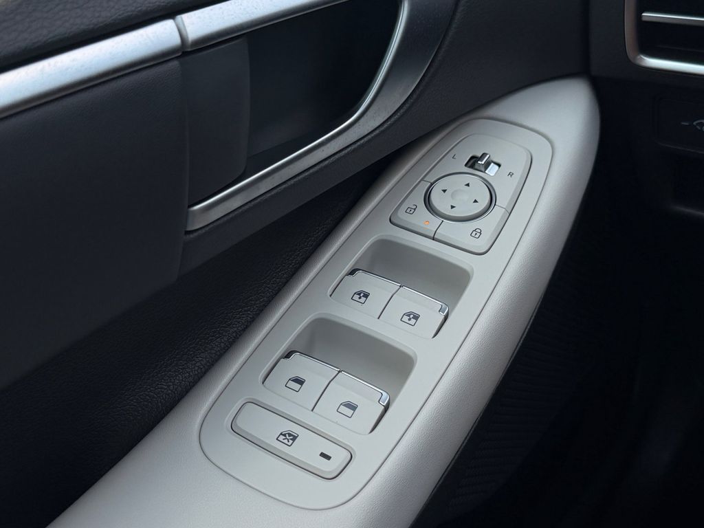 2025 Hyundai Sonata SEL - Photo 19