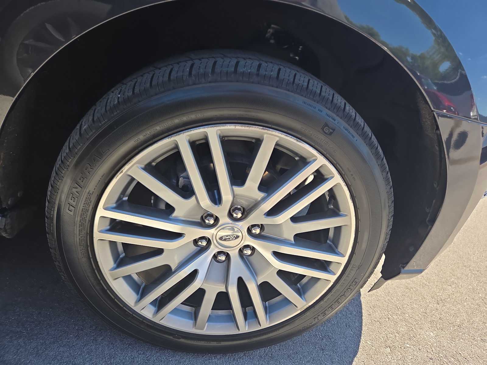 2022 Ford Expedition Limited photo 2
