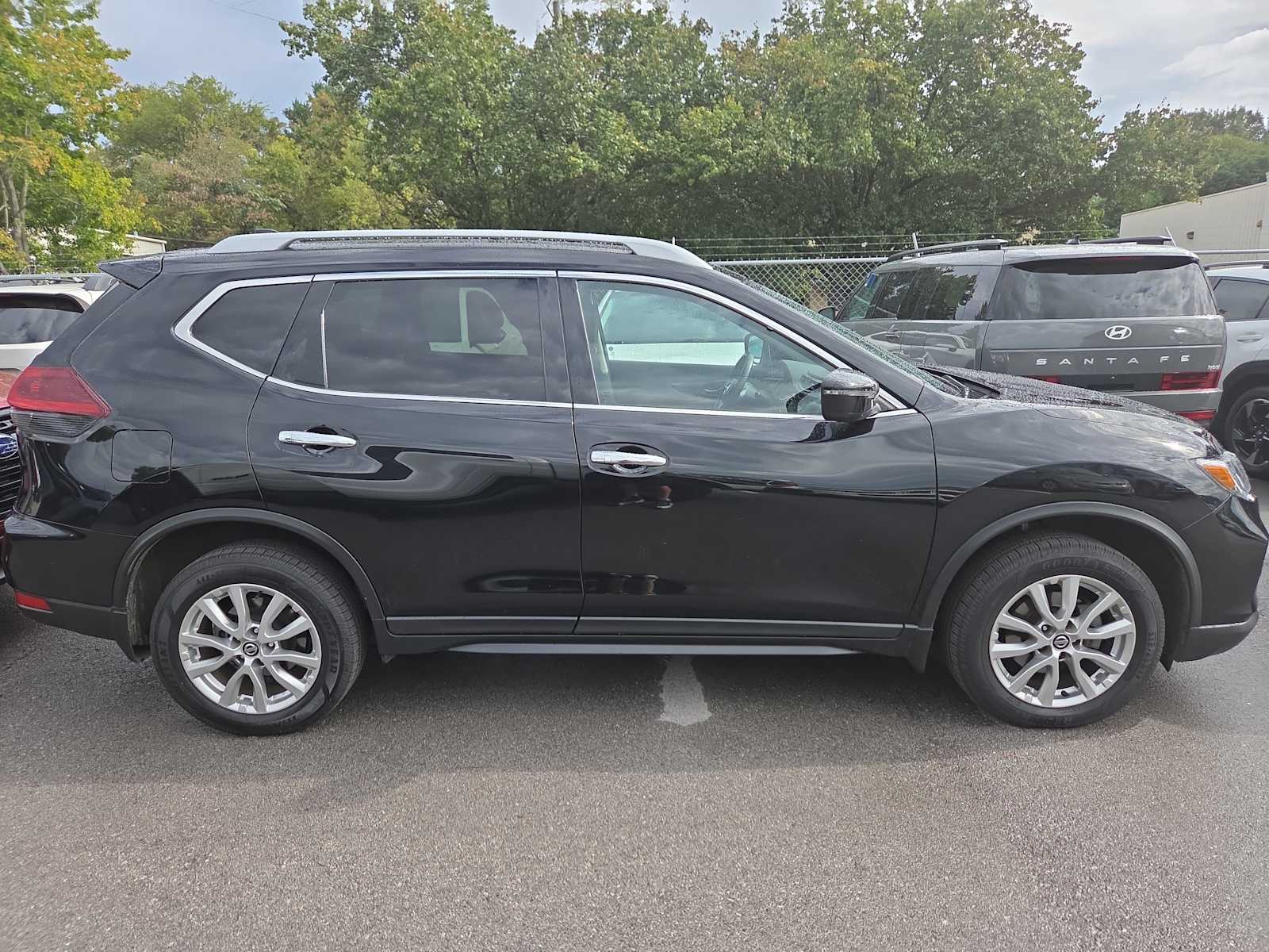 2019 Nissan Rogue S photo 3