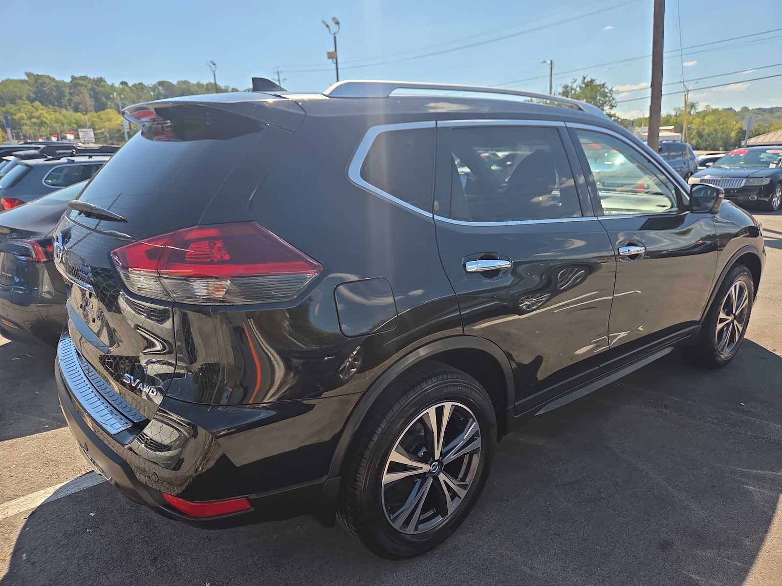 2020 Nissan Rogue SV photo 3