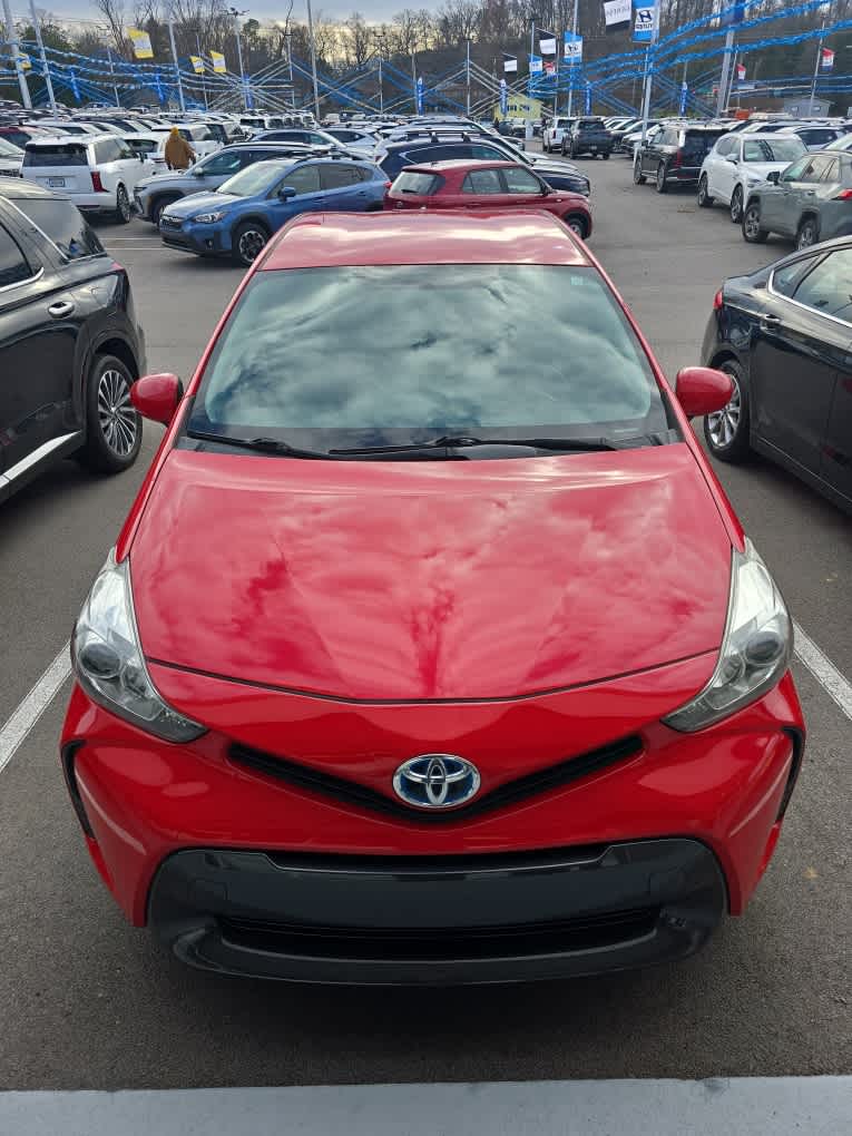 2017 Toyota Prius v Five's photo