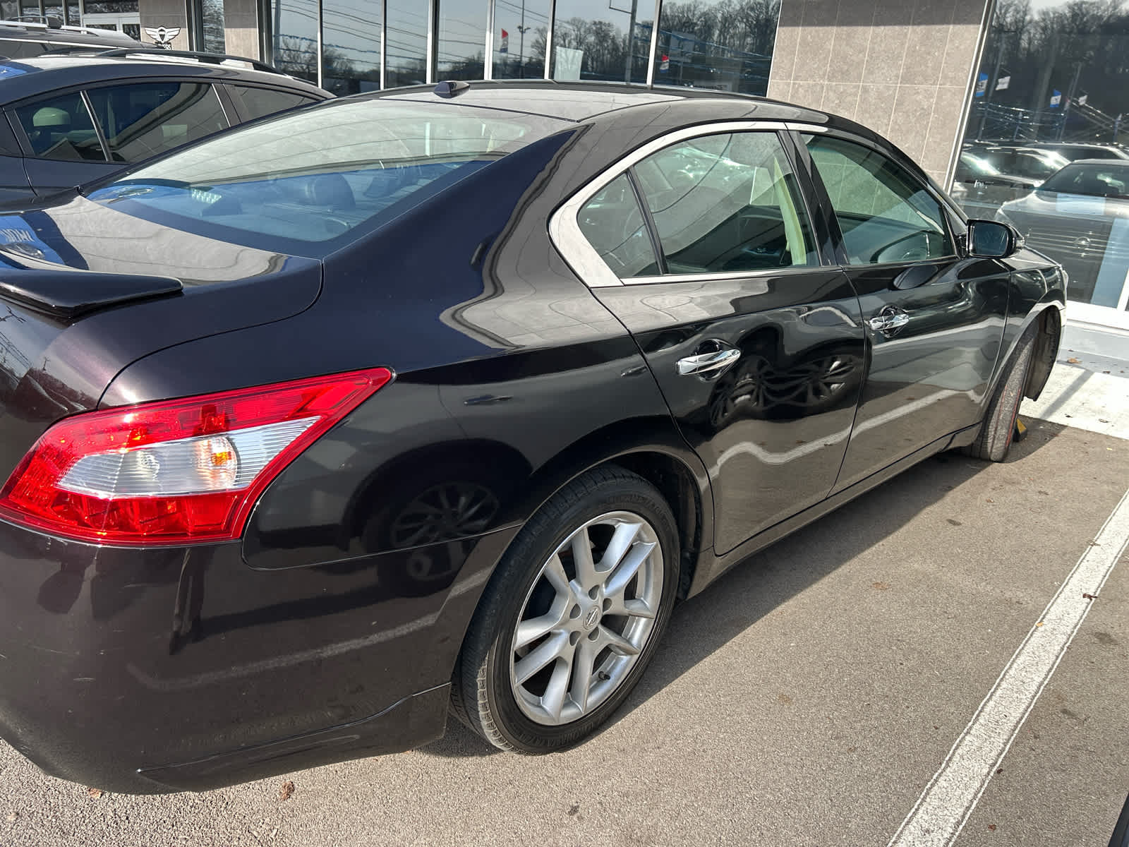 2011 Nissan Maxima SV photo 2