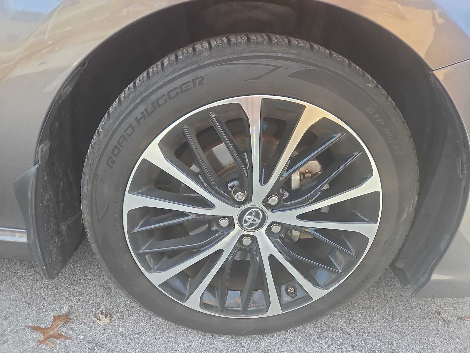 2018 Toyota Camry SE photo 2