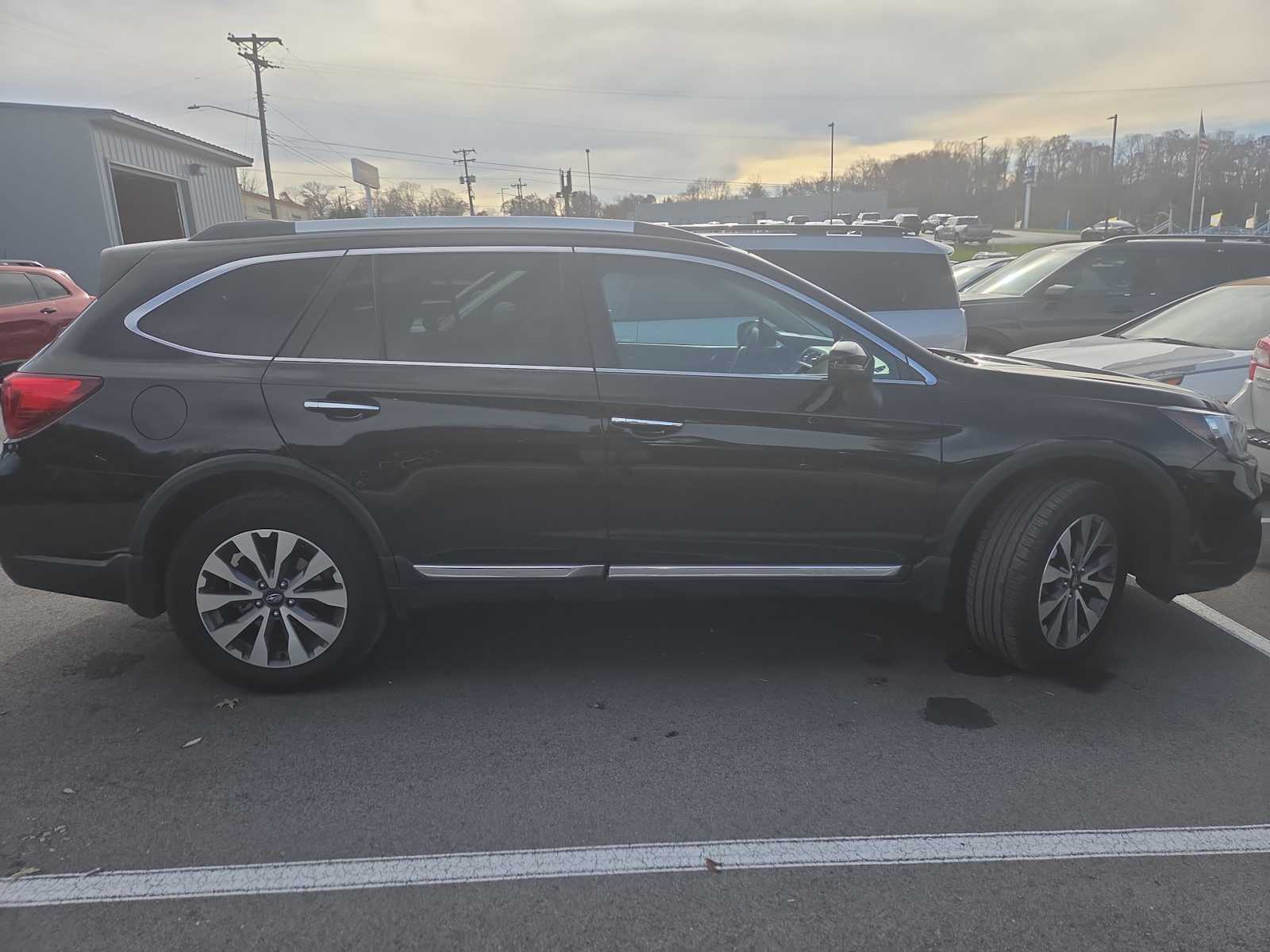 2018 Subaru Outback Touring photo 3