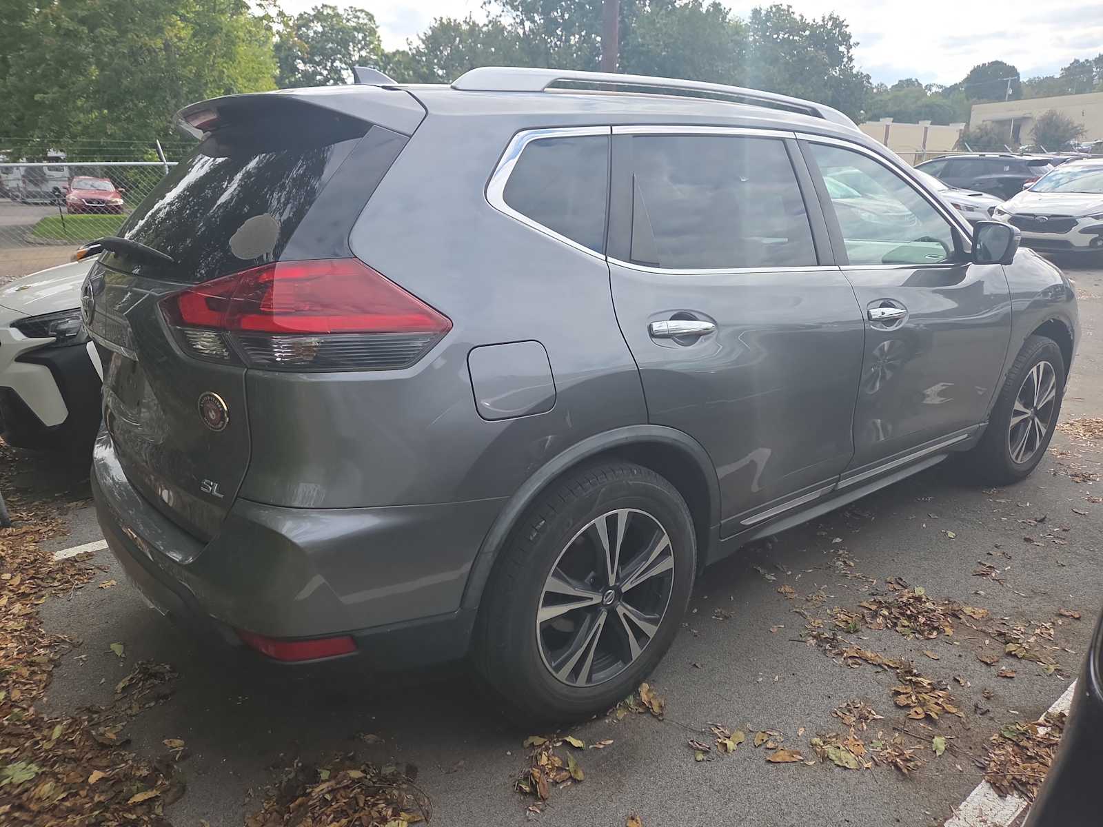 2018 Nissan Rogue SL photo 2