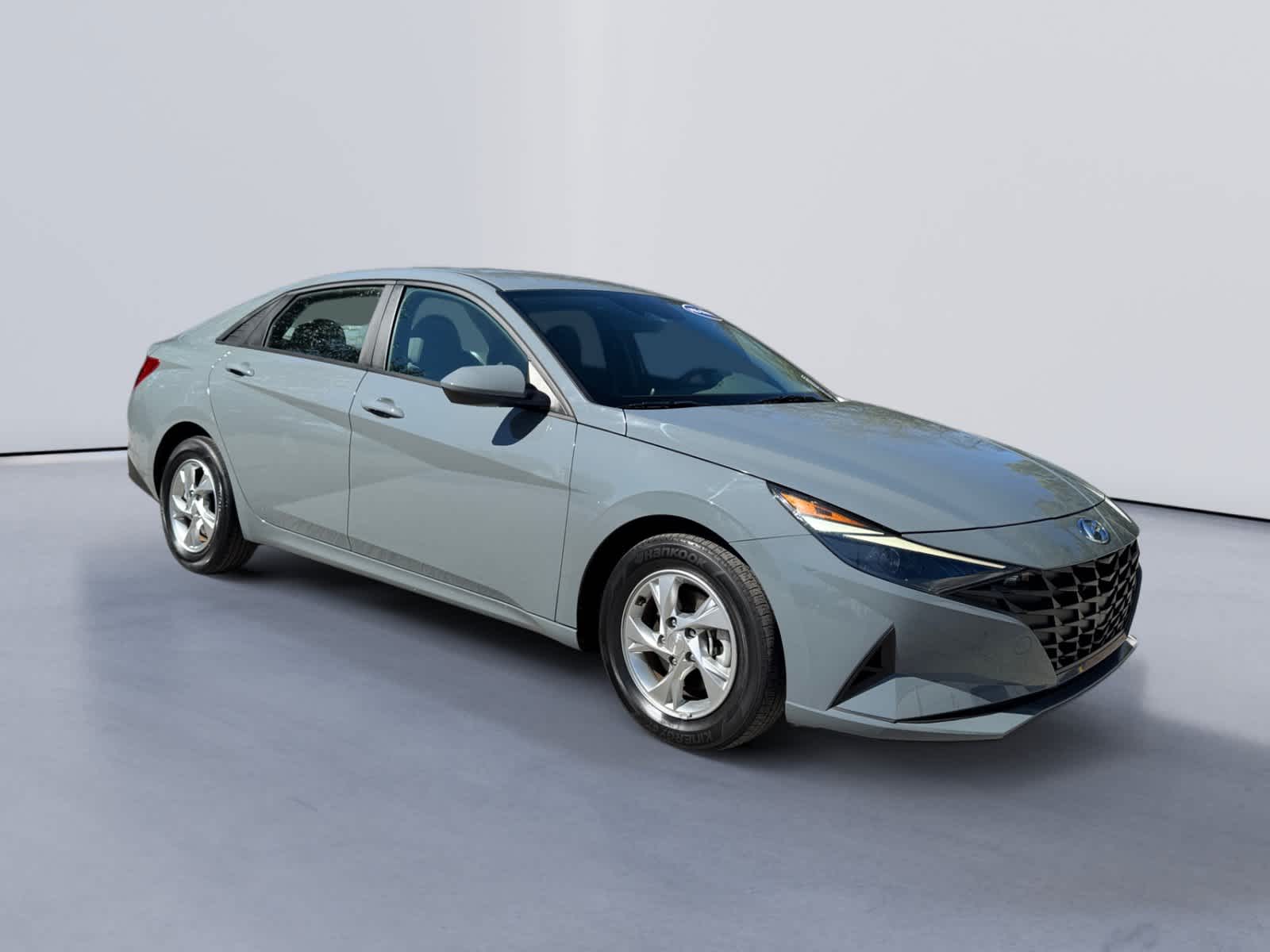 2022 Hyundai Elantra SE
