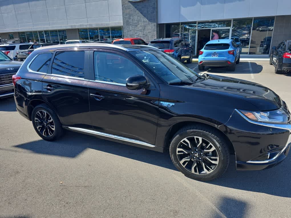 2018 Mitsubishi Outlander PHEV GT photo 2