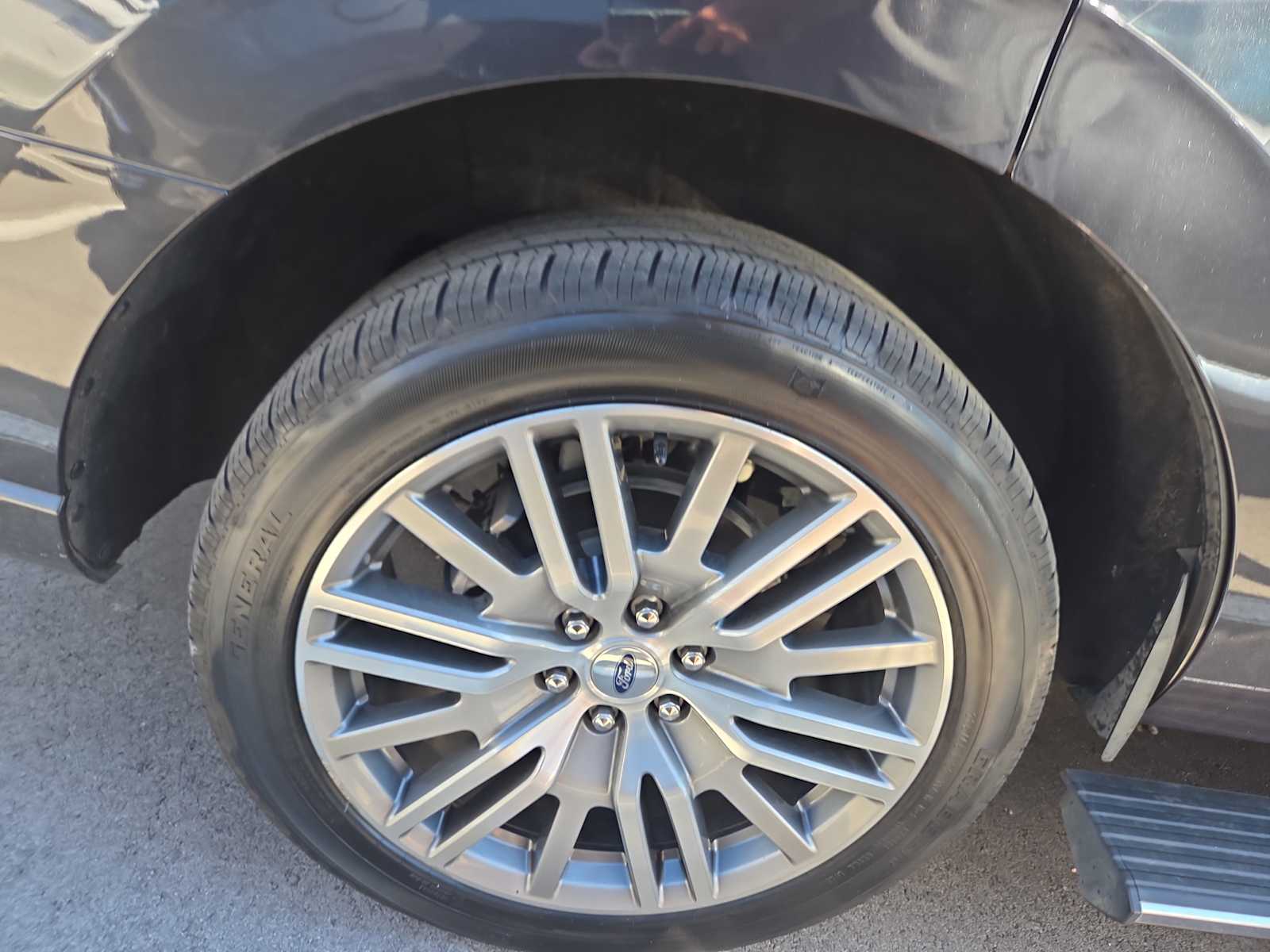 2022 Ford Expedition Limited photo 3