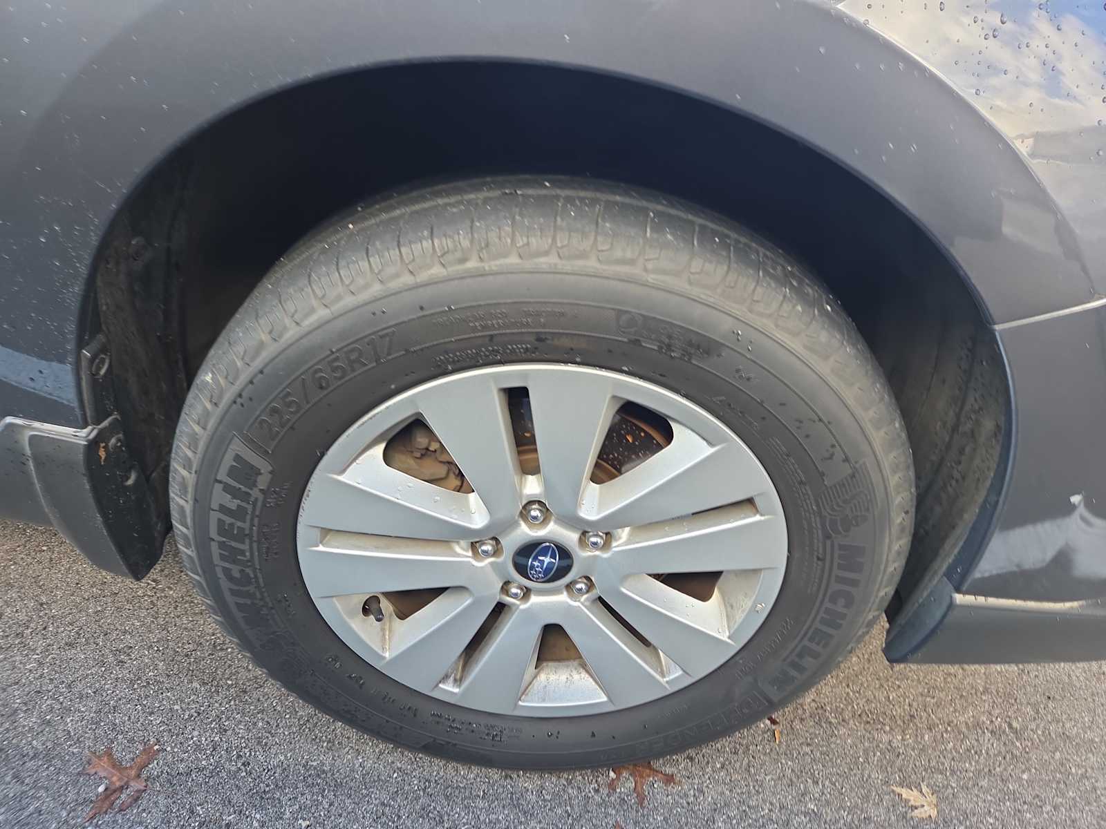 2018 Subaru Outback Premium photo 2