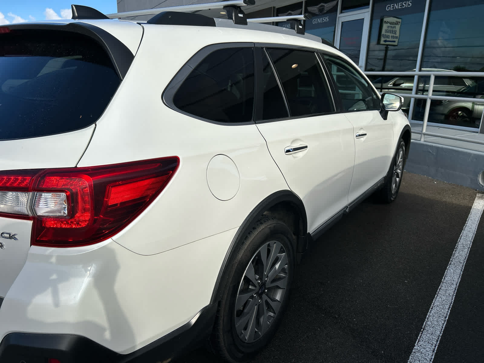 2019 Subaru Outback Touring photo 2