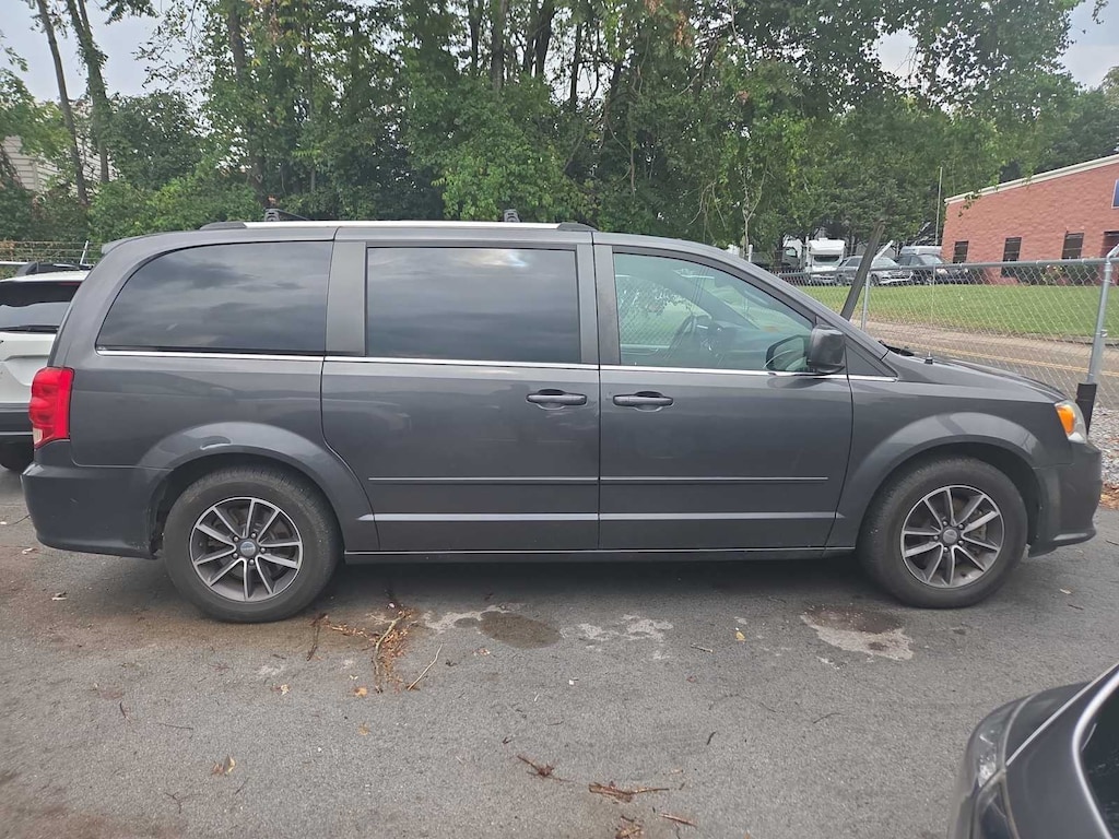 Used 2017 Dodge Grand Caravan SXT Van