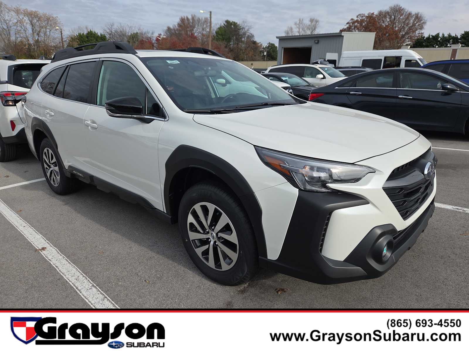 2025 Subaru Outback Premium's photo