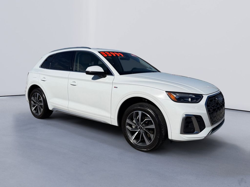 2022 Audi Q5 45 Premium Plus's photo