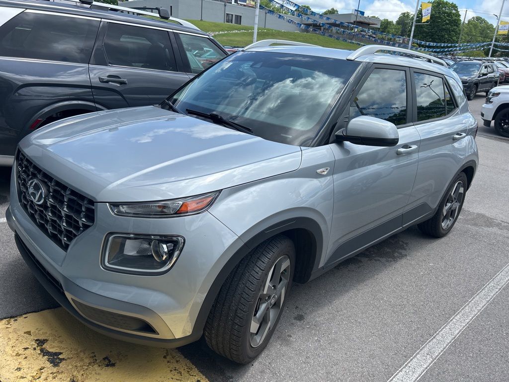 2022 Hyundai Venue SEL IVT's photo