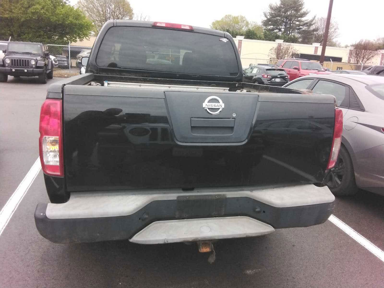 Used 2005 Nissan Frontier SE with VIN 1N6AD07U95C438570 for sale in Knoxville, TN