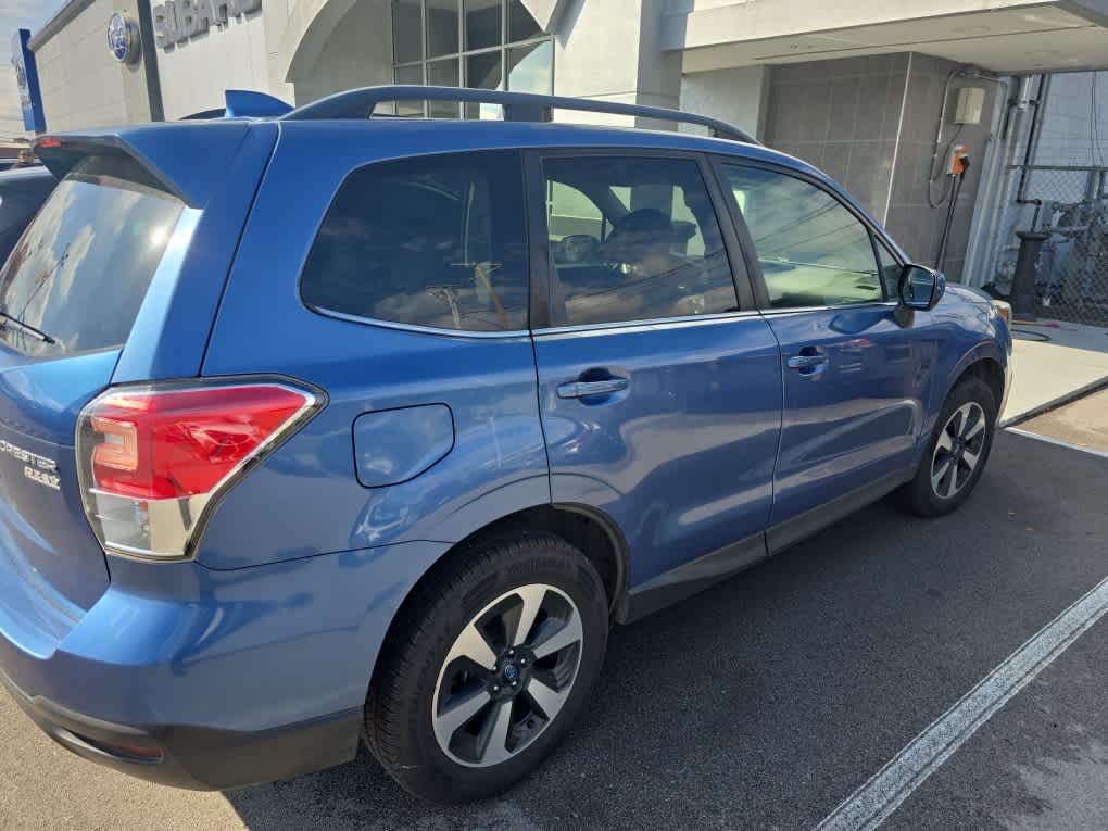 2017 Subaru Forester 2.5i Limited photo 3