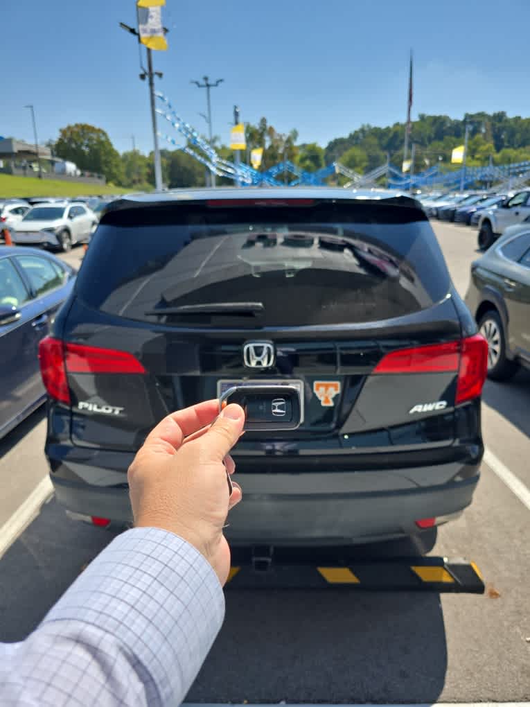 2016 Honda Pilot EX-L photo 3