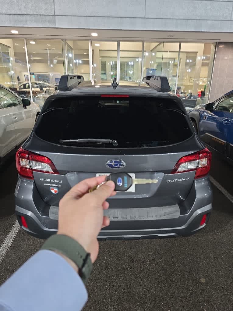 2018 Subaru Outback Premium photo 3