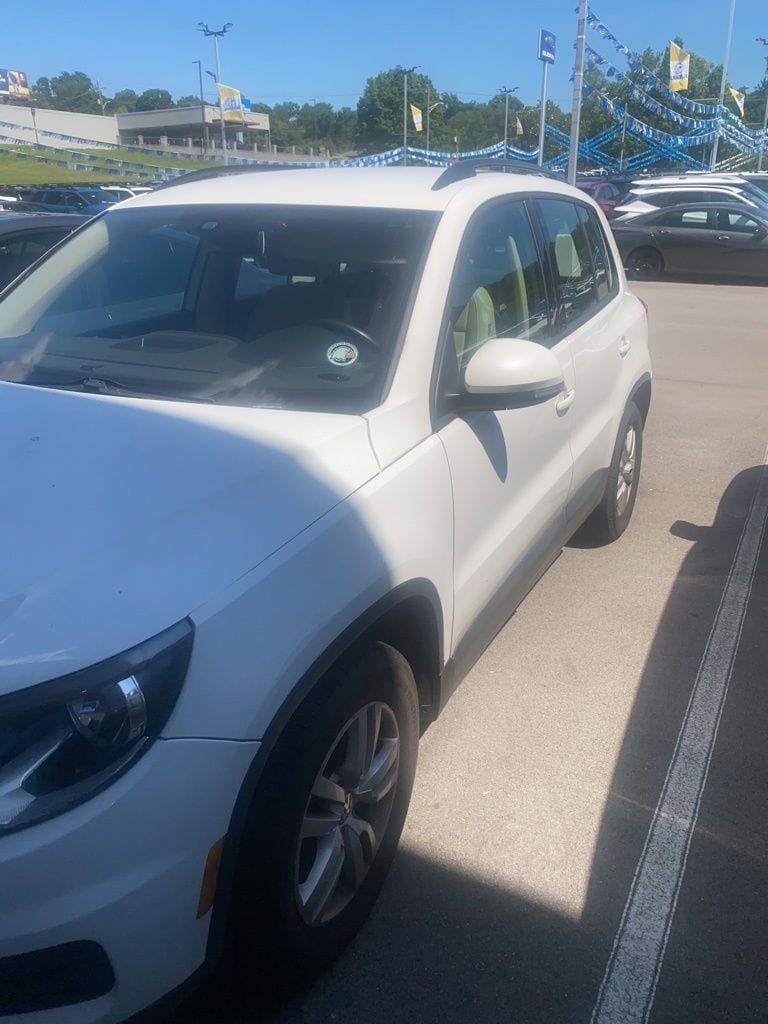 2017 Volkswagen Tiguan 2.0T S 4Motion's photo