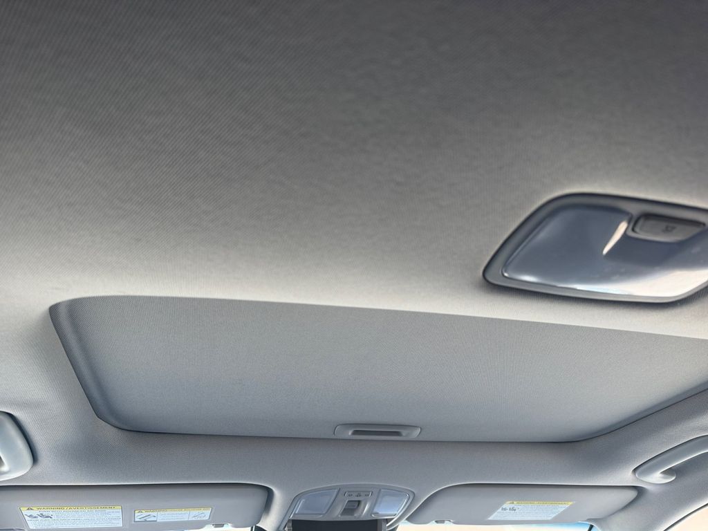 2023 Hyundai Kona Limited - Photo 17