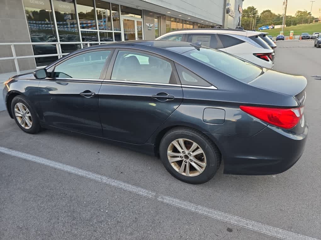 2011 Hyundai Sonata GLS photo 2
