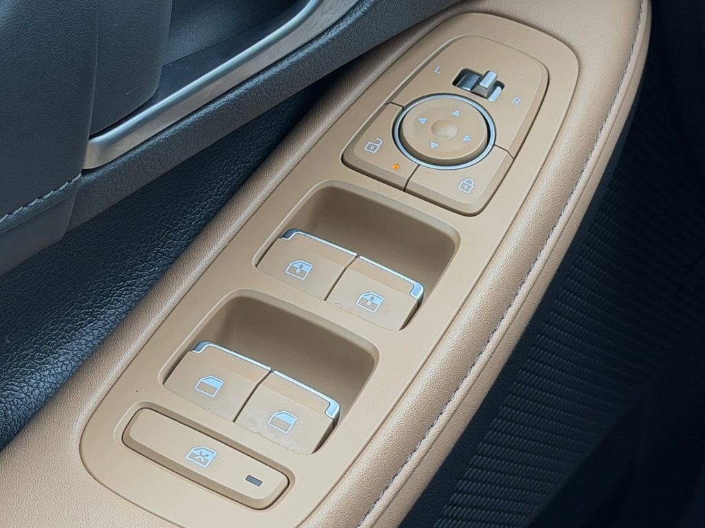 2025 Hyundai Sonata Hybrid Limited - Photo 18