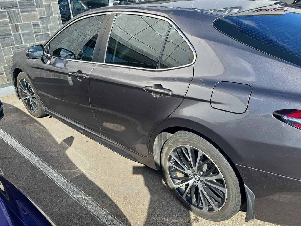 Used 2018 Toyota Camry SE Sedan
