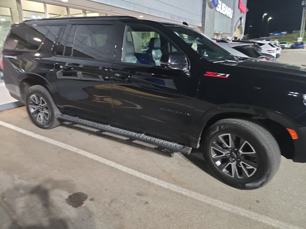2021 Chevrolet Suburban Z71 photo 2