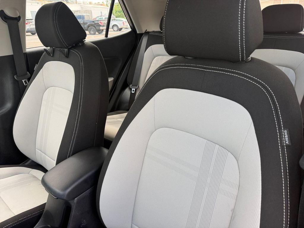 2023 Hyundai Venue SEL - Photo 13
