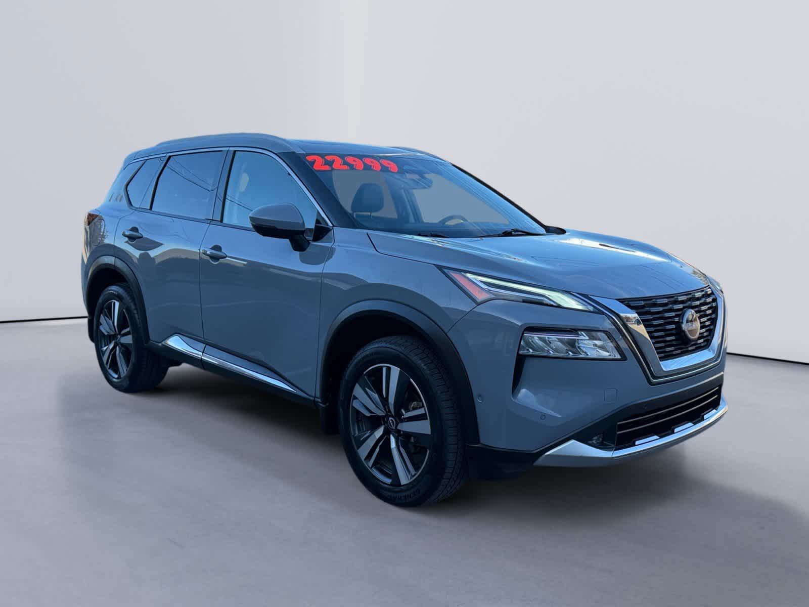 2022 Nissan Rogue Platinum's photo