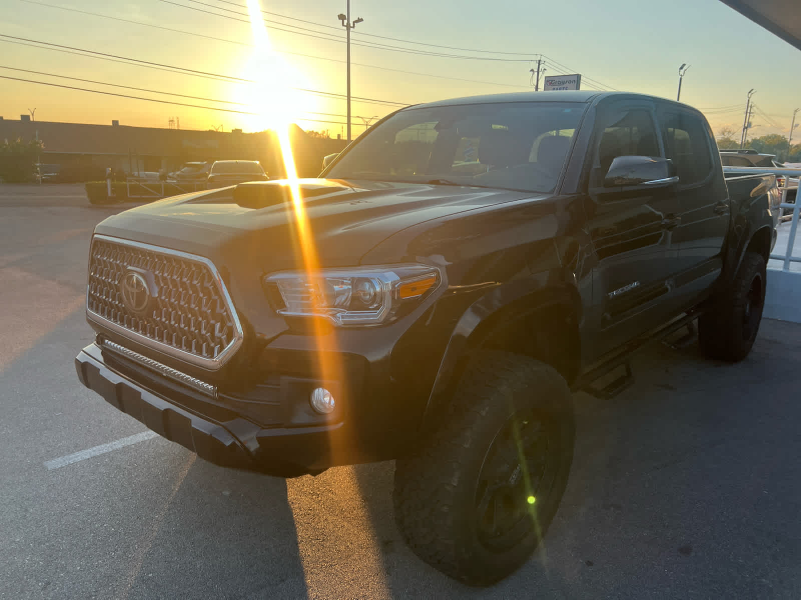 2018 Toyota Tacoma TRD Sport Double Cab V6 4x4 photo 2