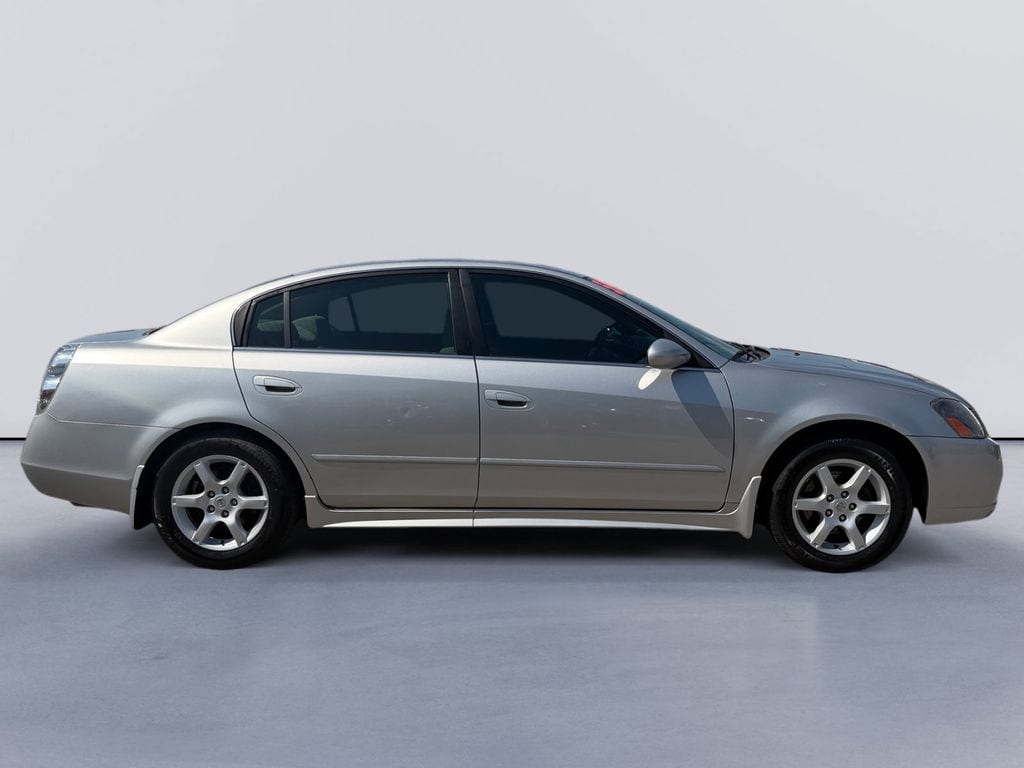 Used 2005 Nissan Altima S with VIN 1N4AL11D95C345042 for sale in Knoxville, TN
