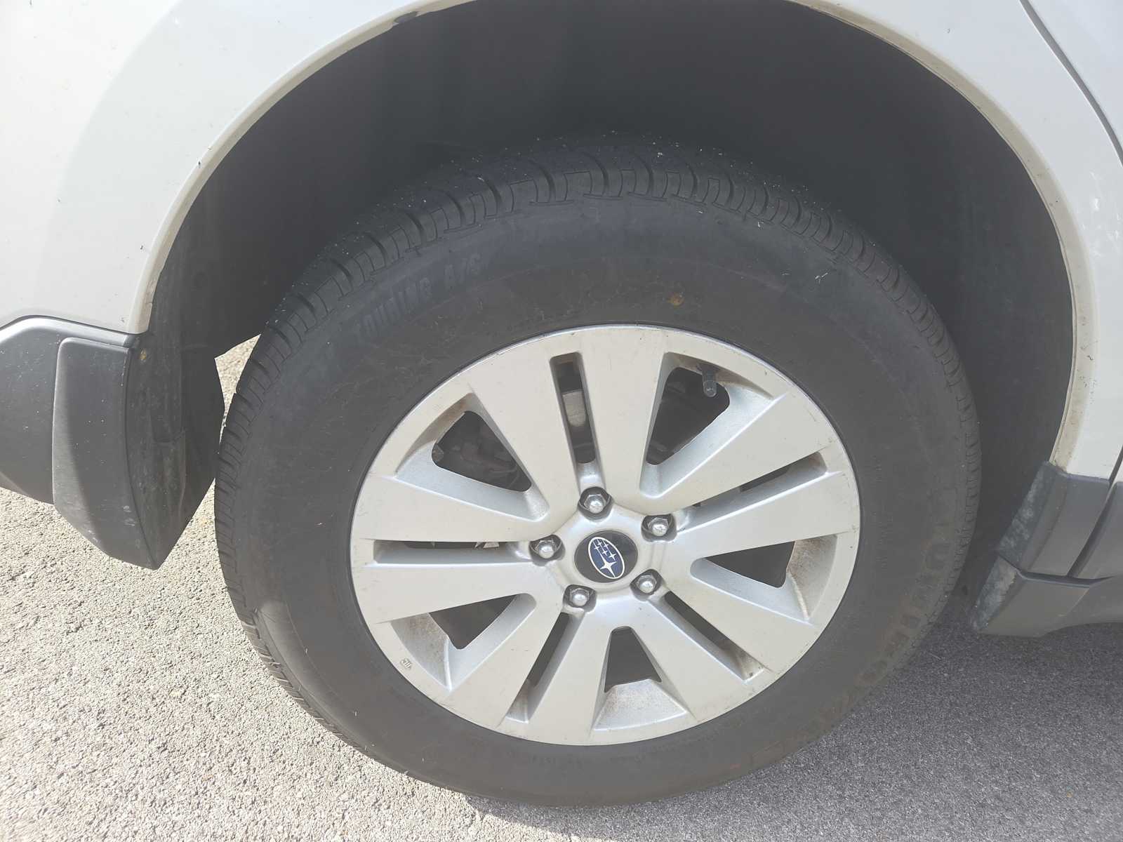 2015 Subaru Outback 2.5i Premium photo 2