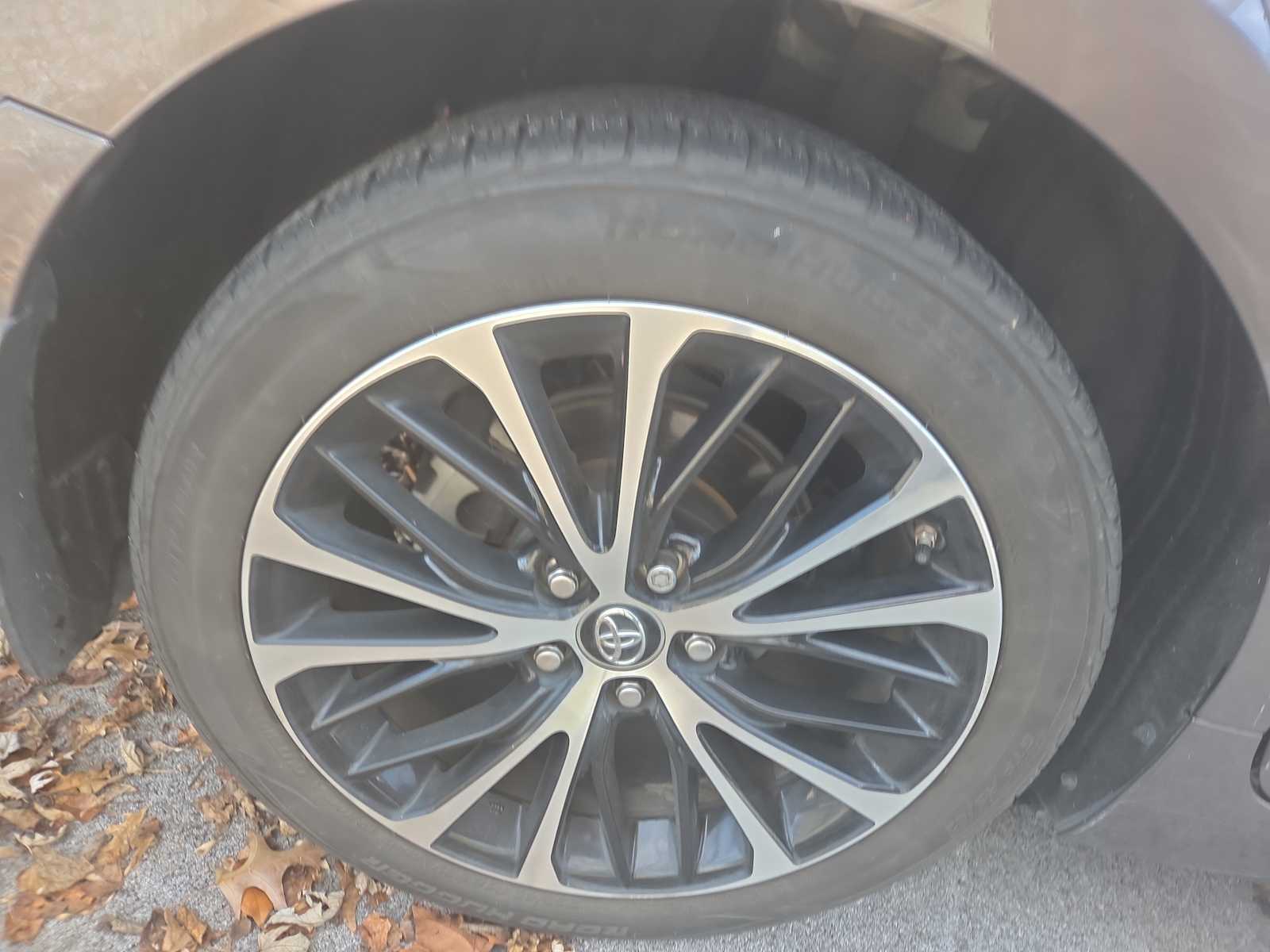 2018 Toyota Camry SE photo 4