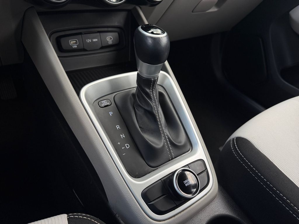 2023 Hyundai Venue SEL - Photo 24