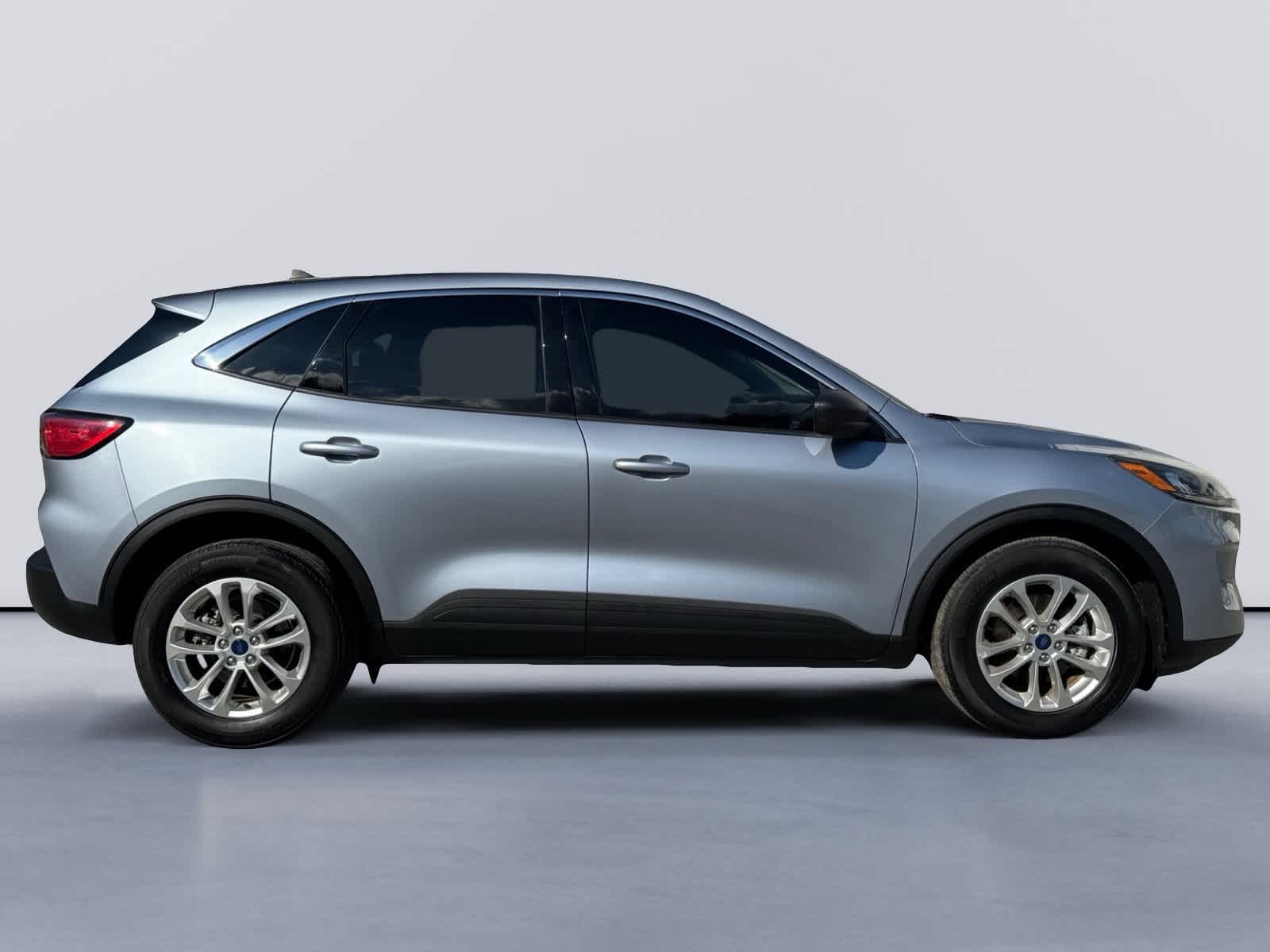 2022 Ford Escape SE Hybrid photo 2