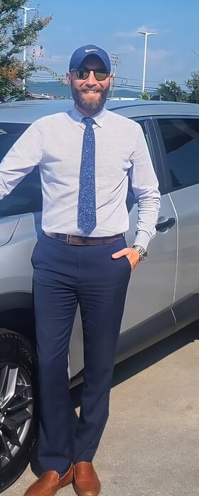 Staff member Julian from ID_222ccc